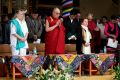 14-й Далай-лама молится в 2014 году вместе с лауреатами Нобелевской премии мира Ширин Эбади и Джоди Уильямс
