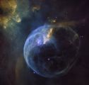 Туманность Пузырь - голубая сфера размером около десяти световых лет в созвездии Кассиопеи. Цвет ей придает ионизированный водород, из которого она в основном состоит.
