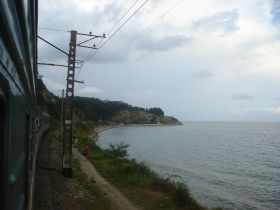 Поезд вдоль черноморского побережья