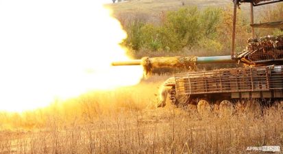 Украинский Т-64 ведёт огонь