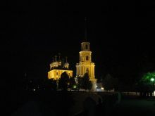 Успенский собор в ночном освещении