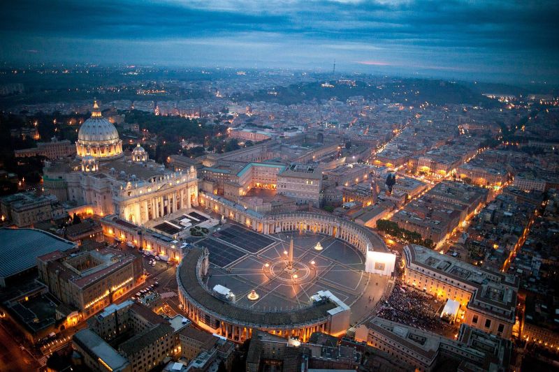 Файл:Vatican City and St. Peter Square evening twilight aerial view.jpg