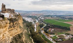 Vista de Arcos de la Frontera desde el Balcón de la Peña Nueva, Cádiz, España, 2015-12-08, DD 02.jpg