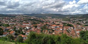 Vista de Mariana MG a partir da torre da Igreja de São Pedro dos Clérigos.JPG