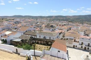 Vista desde el castillo de Cumbres Mayores 01.jpg