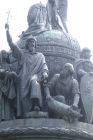 Памятник Тысячелетие России, часть. Владимир Креститель держит в руке крест и попирает ногой идола Перуна