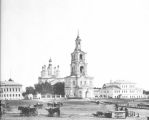 Кафедральная площадь в городе Вятка. В центре - Троицкий собор, колокольня (снесена в 1931 году)