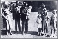 Черчилль с семьёй