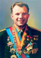Парадный портрет Юрия Алексеевича Гагарина, советского, первого в мире космонавта, полковника ВВС СССР, с наградами, 1963 г.