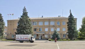 Здание администрации Зерноградского района