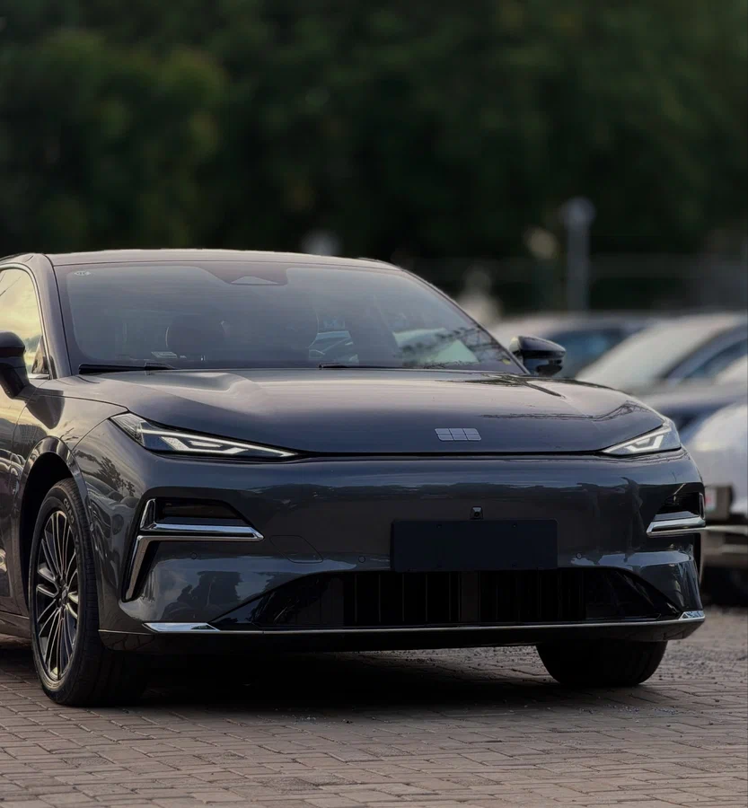 Geely Galaxy Starshine 8 — старший седан линейки, длиннее пяти метров