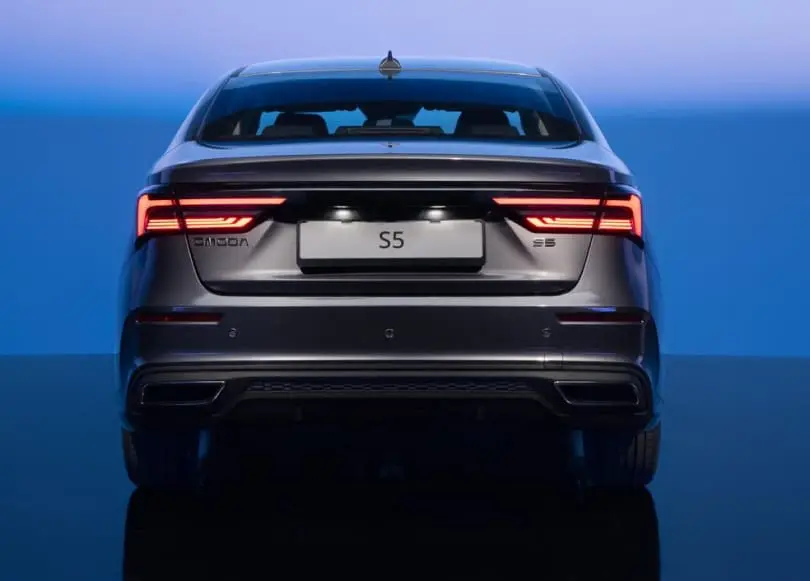 Omoda S5 — единственный седан бренда, от 1 890 000 ₽