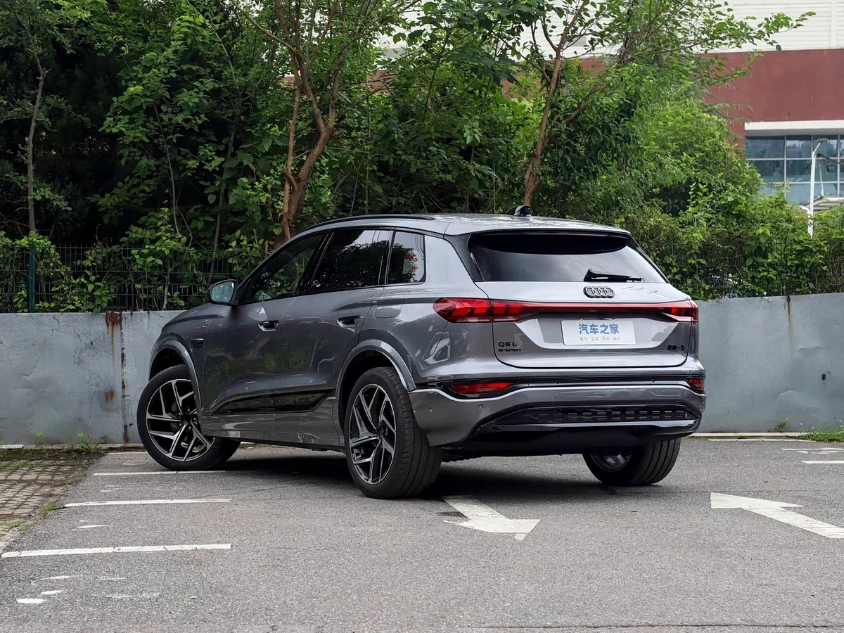 Audi Q6L e-tron сбоку — удлинённая версия для китайского рынка, СП SAIC Audi