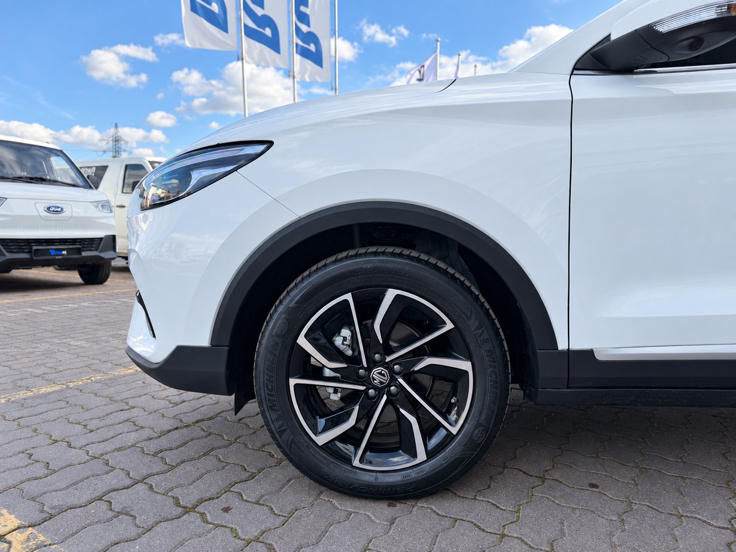 MG ZS Comfort 2024 — субкомпактный кроссовер, вид сбоку