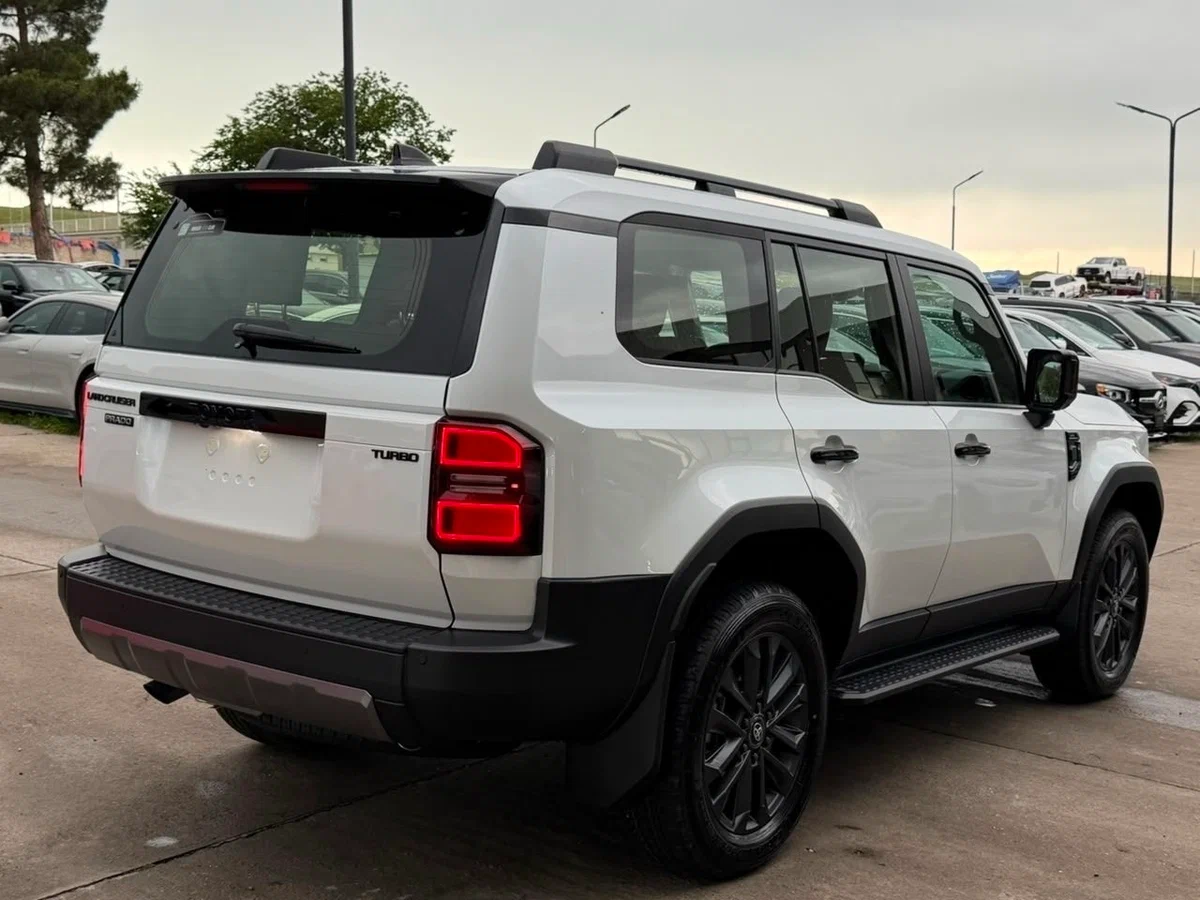 Салон Land Cruiser Prado 250 — топовые комплектации Ближнего Востока с богатым оснащением