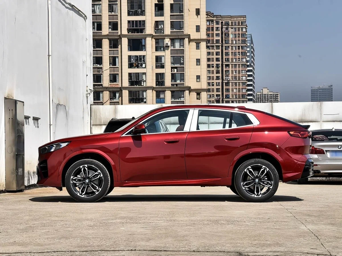 BMW X2 — вид спереди, фирменная решётка радиатора