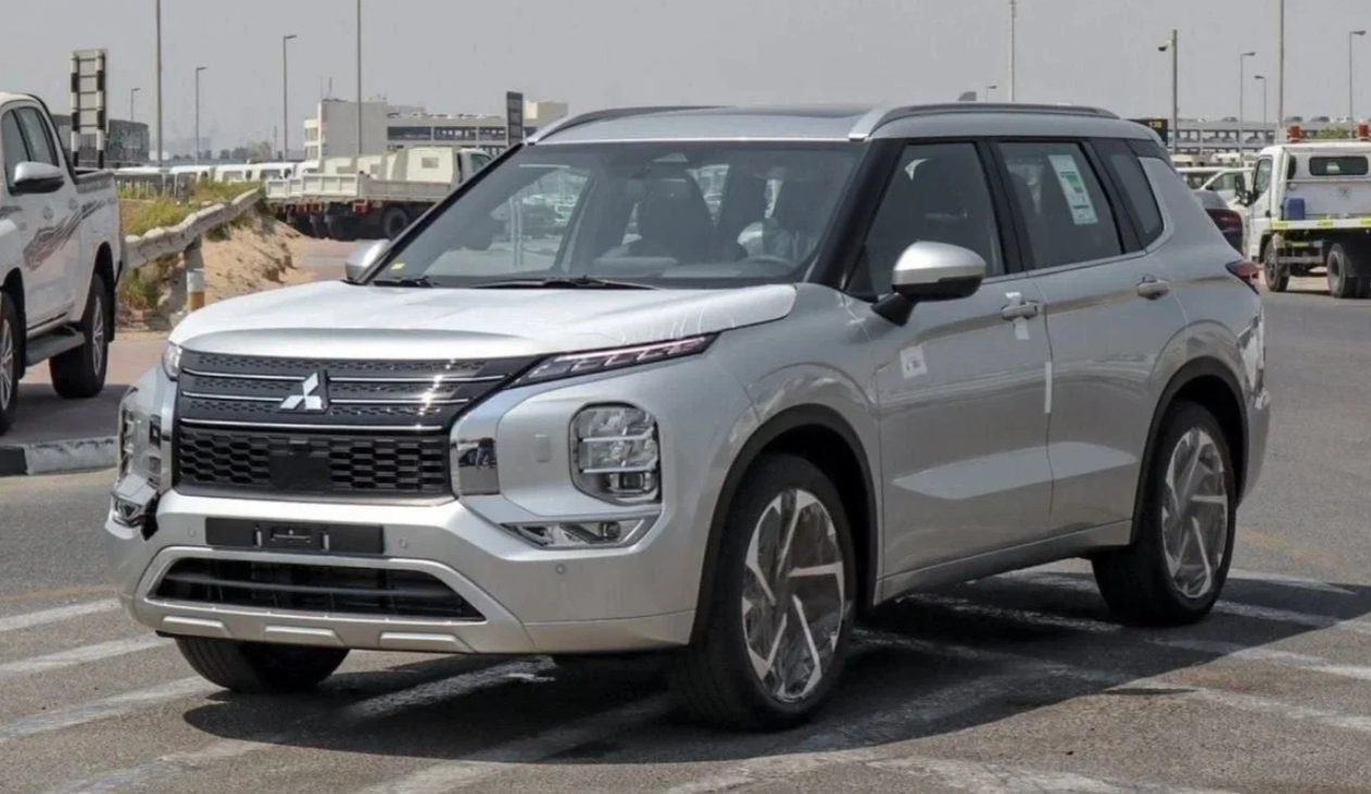 Mitsubishi Outlander 2.5, полный привод (карточка mitsubishi-outlander-25-2026) — от 3 830 000 ₽ под ключ, версия из ОАЭ
