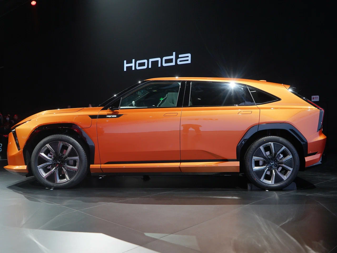 Салон Honda Ye S7 — минималистичная панель с большим центральным экраном