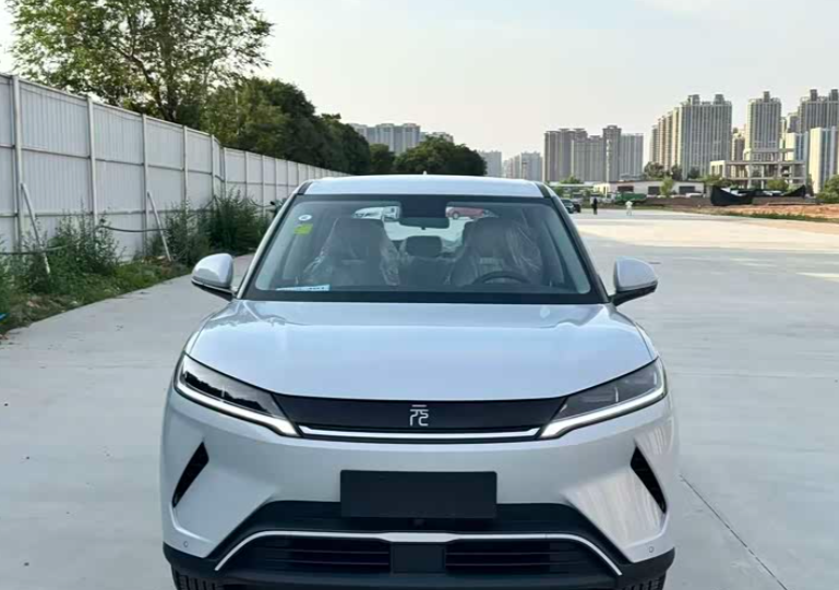 BYD Yuan UP сбоку — длина 4,31 м, B-сегмент городских электромобилей