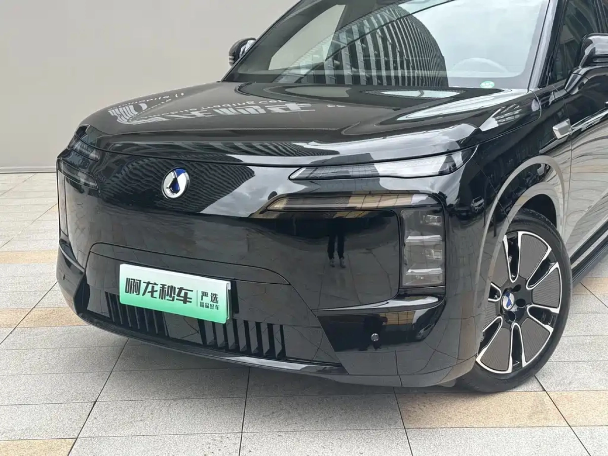 Denza N8L — премиальный кроссовер совместной марки BYD и Mercedes-Benz