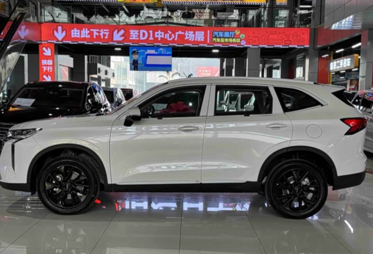 Haval H6 на площадке дилера в Китае перед отправкой