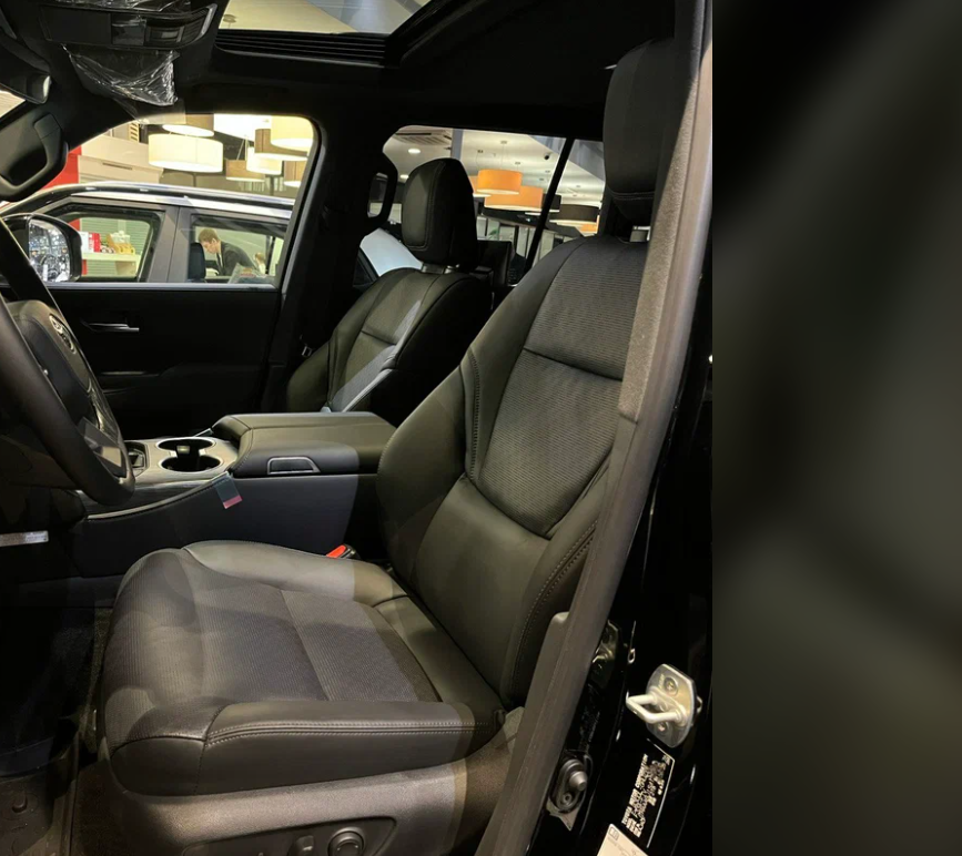 Toyota Land Cruiser 300 — бессменный лидер спроса параллельного импорта