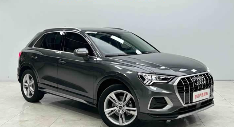 Салон Audi Q3 S line — топовая отделка версии с мотором 150 л.с.
