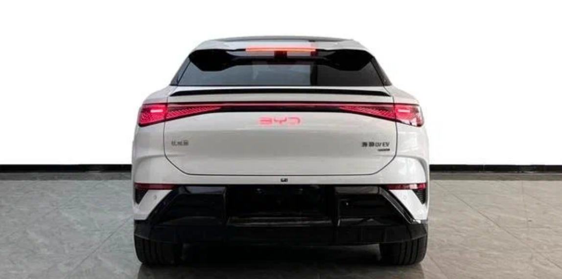 BYD Sealion 07 — старший электрокроссовер линейки, запас хода до 610 км