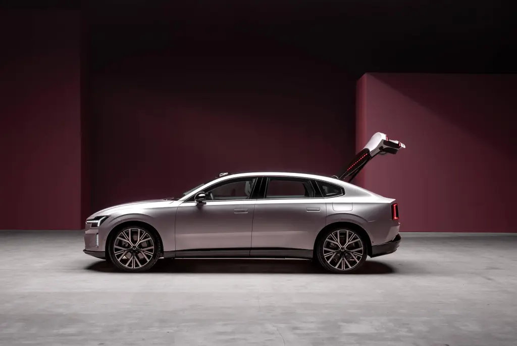 Volvo ES90 — фирменный дизайн без открытой решётки радиатора, характерный для электромобилей марки