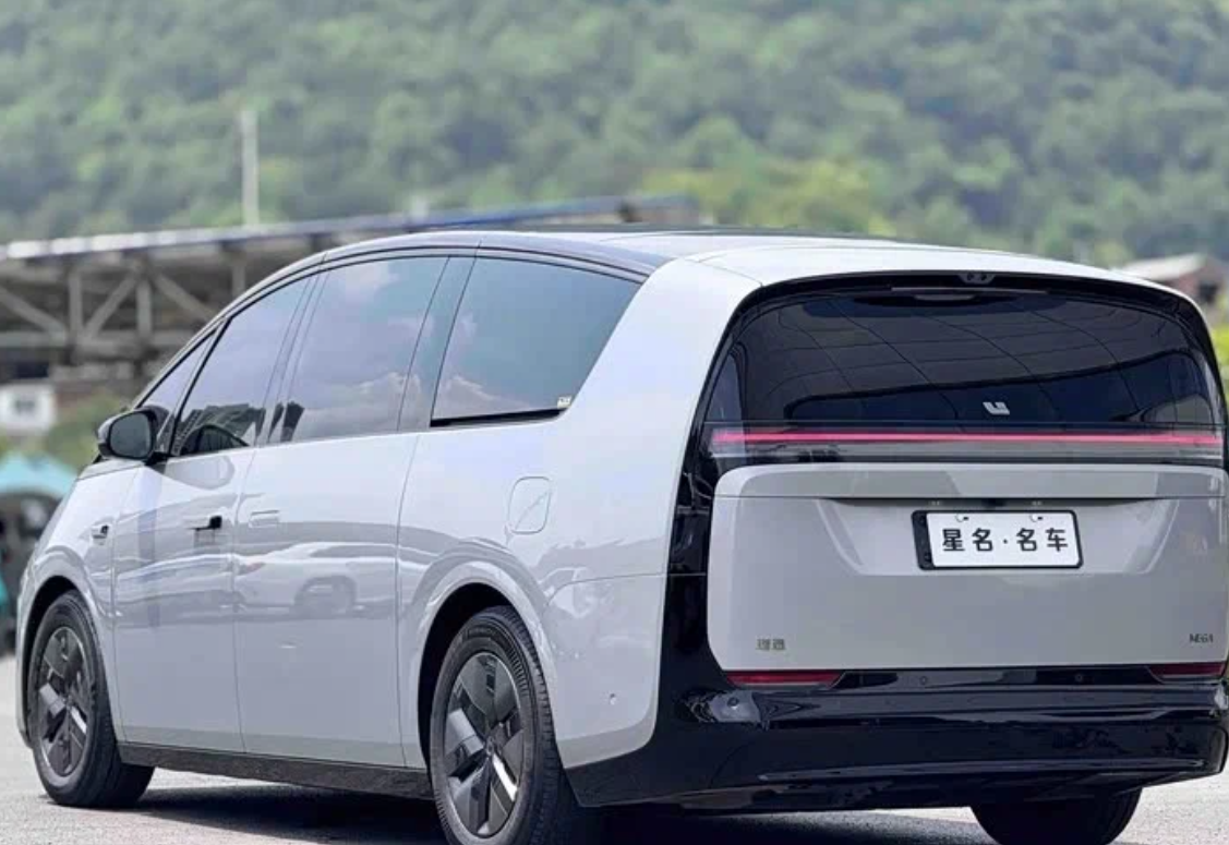 Li Auto Mega — первый чистый электромобиль бренда, большой MPV