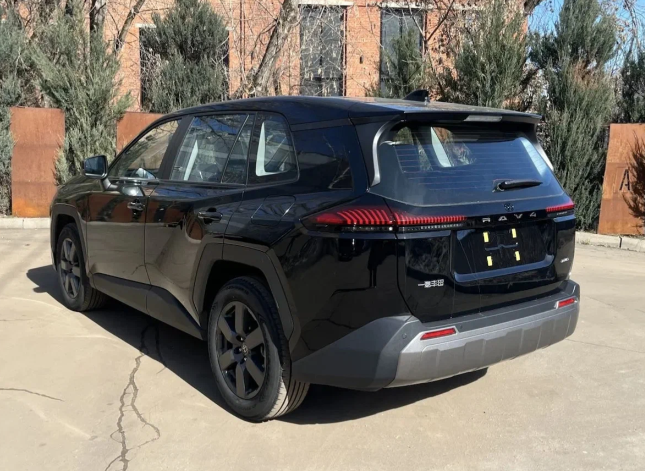 Toyota RAV4 Hybrid — 2.5 Hybrid Dynamic Force, 222 л.с. суммарно