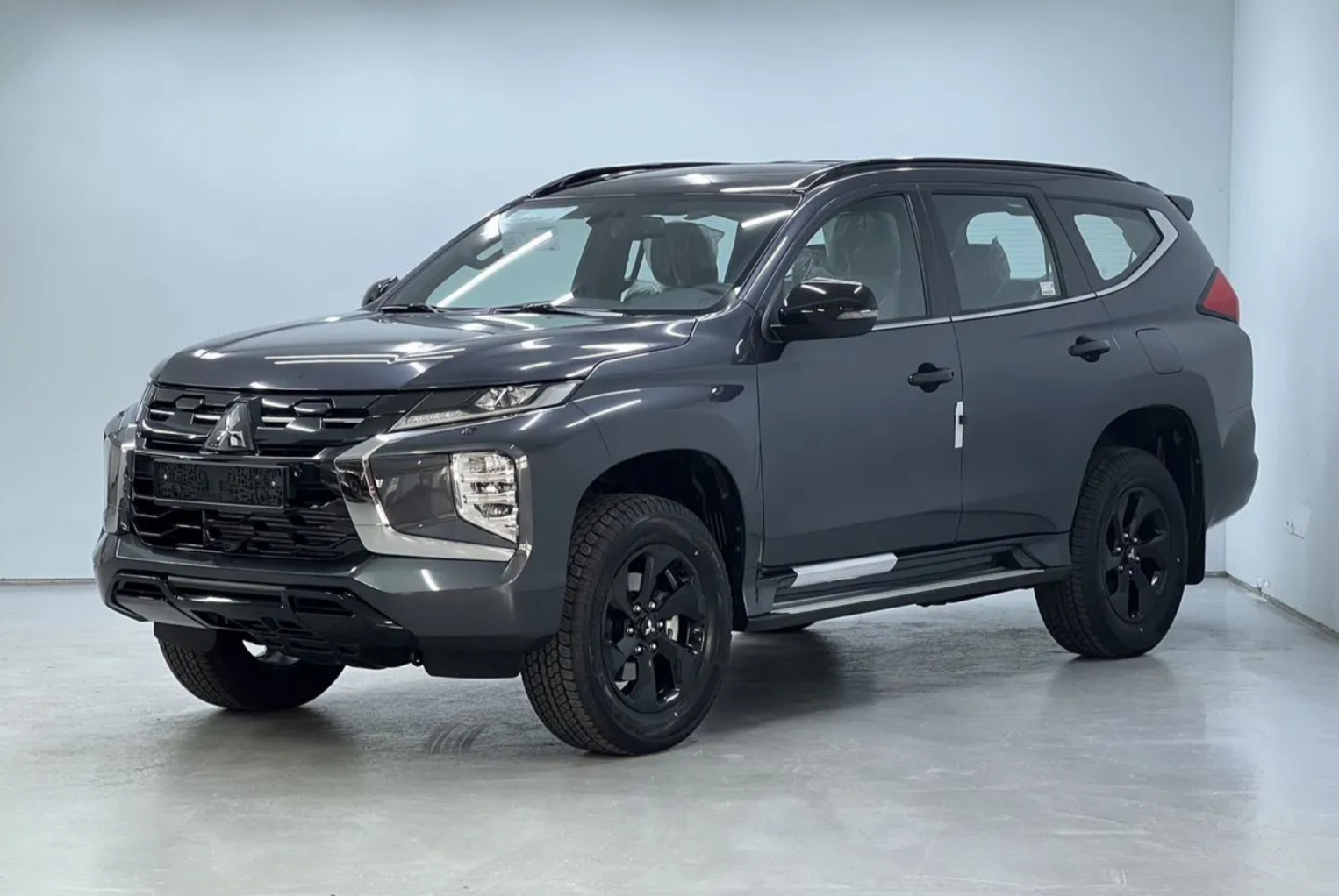 Mitsubishi Pajero Sport 2026 — рамный внедорожник, дизель 2.4, 181 л.с., от 4 300 000 ₽ под ключ