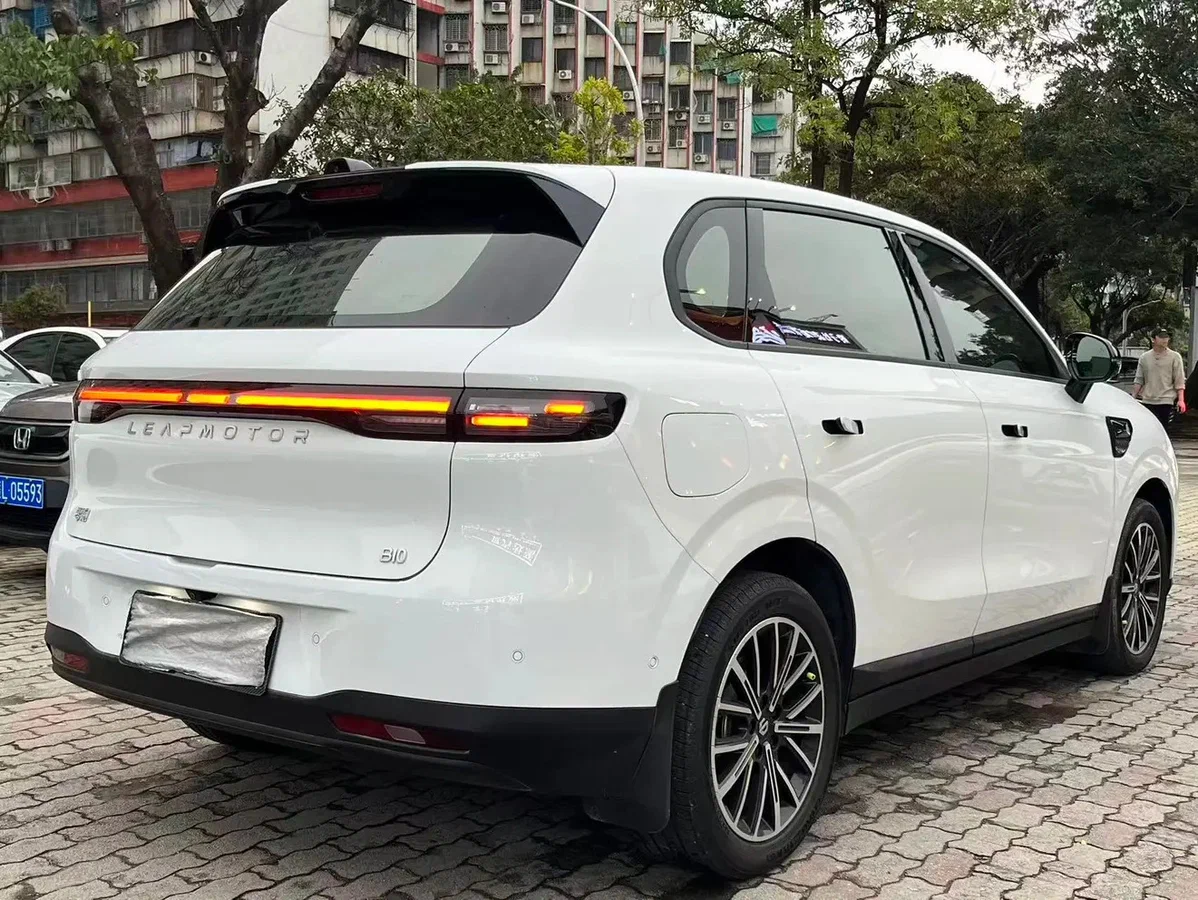 Leapmotor B10 — более крупный электрокроссовер той же марки, до 600 км хода