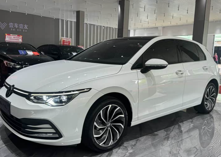 Volkswagen Golf 2023, R-line Lite — 150 л.с., робот, пробег 30 000 км, 1 466 000 ₽