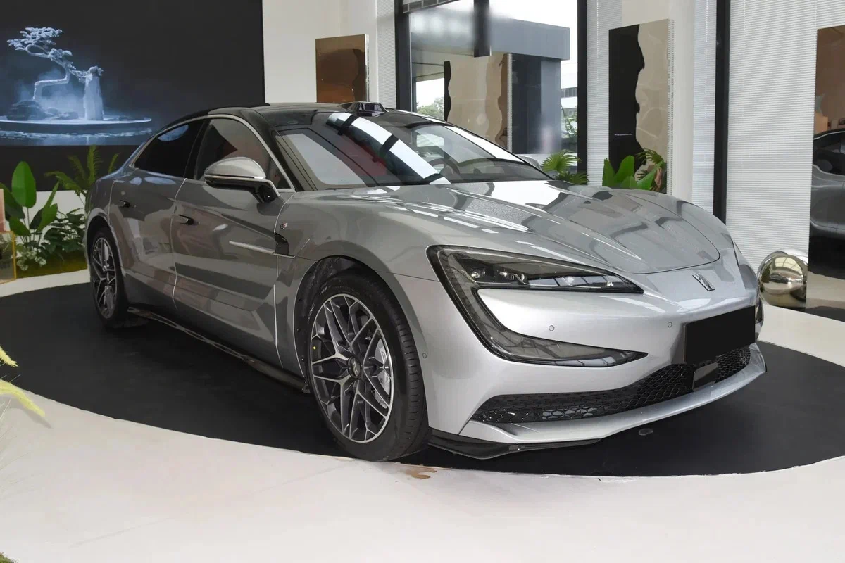 Yangwang — флагманская марка BYD, выше Denza и основной линейки