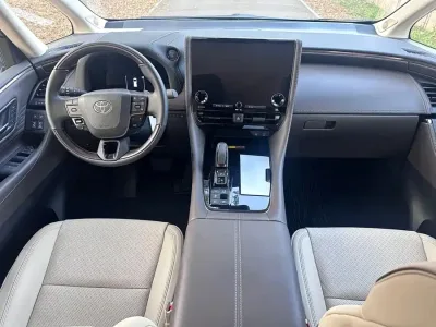Toyota Alphard Hybrid Executive, 2026 — фото 9