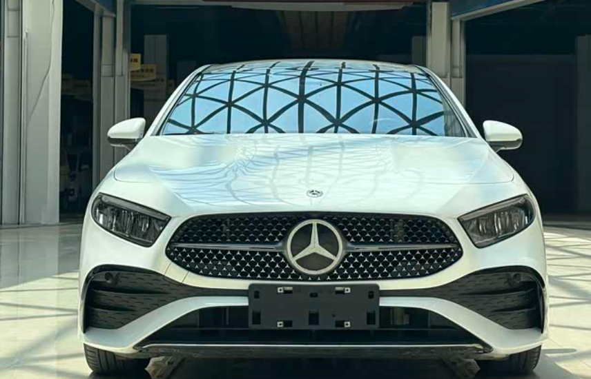 Mercedes-Benz A180L 2024 — седан на удлинённой китайской платформе