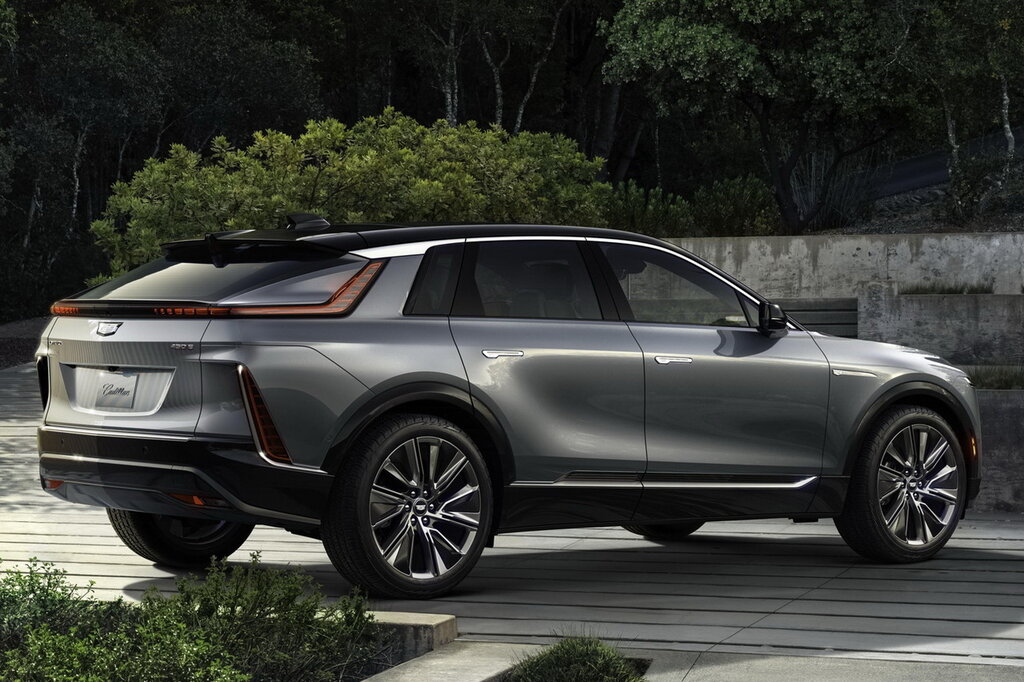 Cadillac Lyriq 2026 — электрический кроссовер бренда, от 6 900 000 ₽ под ключ