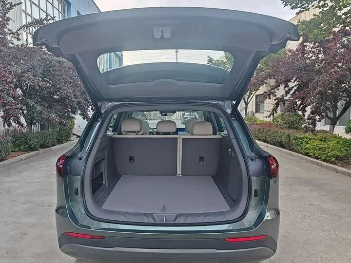Hongqi HS6 — кроссовер среднего размера, полный привод, подключаемая гибридная установка PHEV