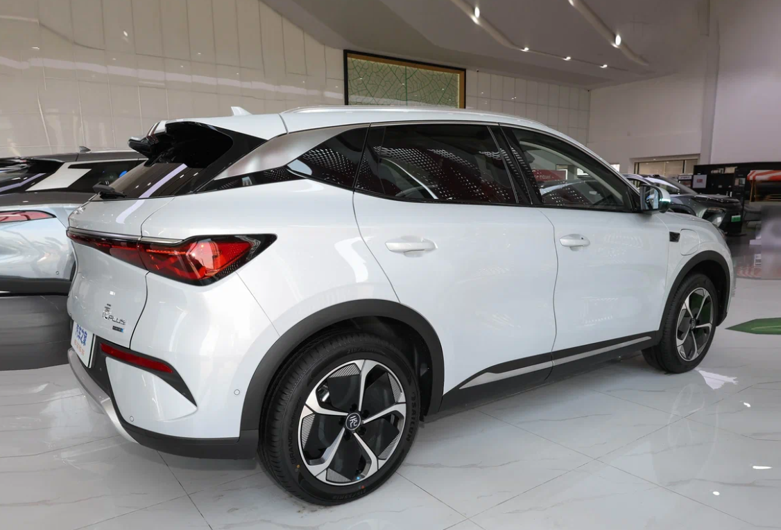 BYD Yuan Plus Blade EV — электрокроссовер на батарее Blade, до 510 км хода