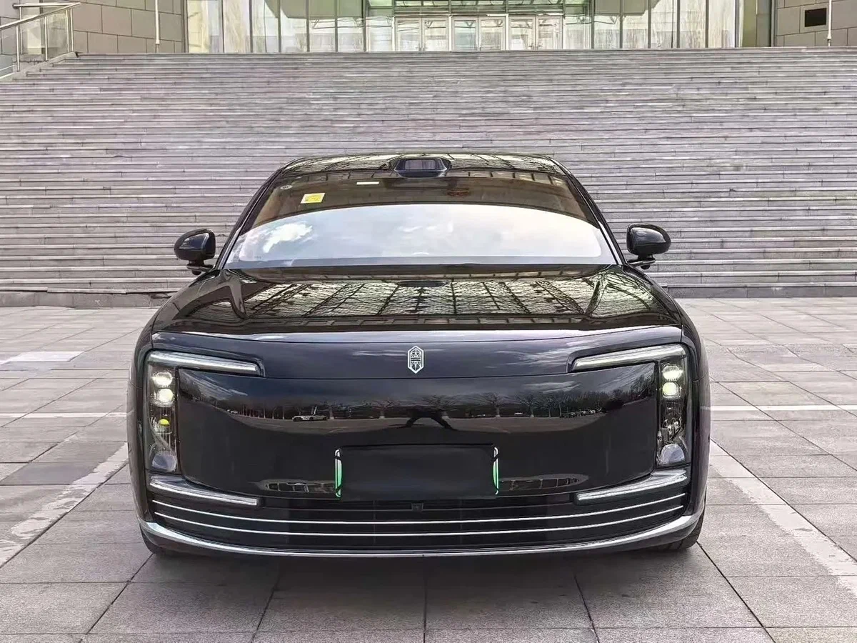 Maextro S800 сзади — самый мощный и самый дорогой автомобиль альянса Huawei
