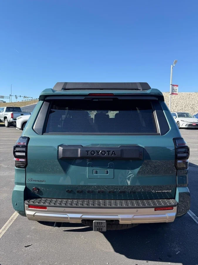 4Runner сзади — кузов «Внедорожник», полный привод, автоматическая коробка