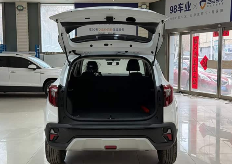 Kia Seltos — компактный кроссовер B-класса, фирменный дизайн решётки радиатора