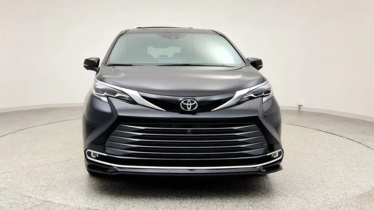 Toyota Sienna — салон, трёхрядная компоновка