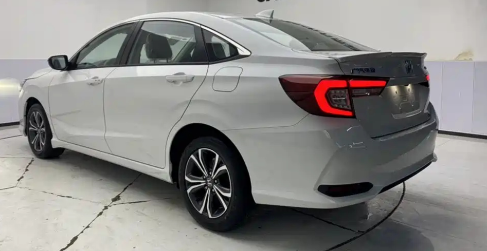 Honda Crider сзади