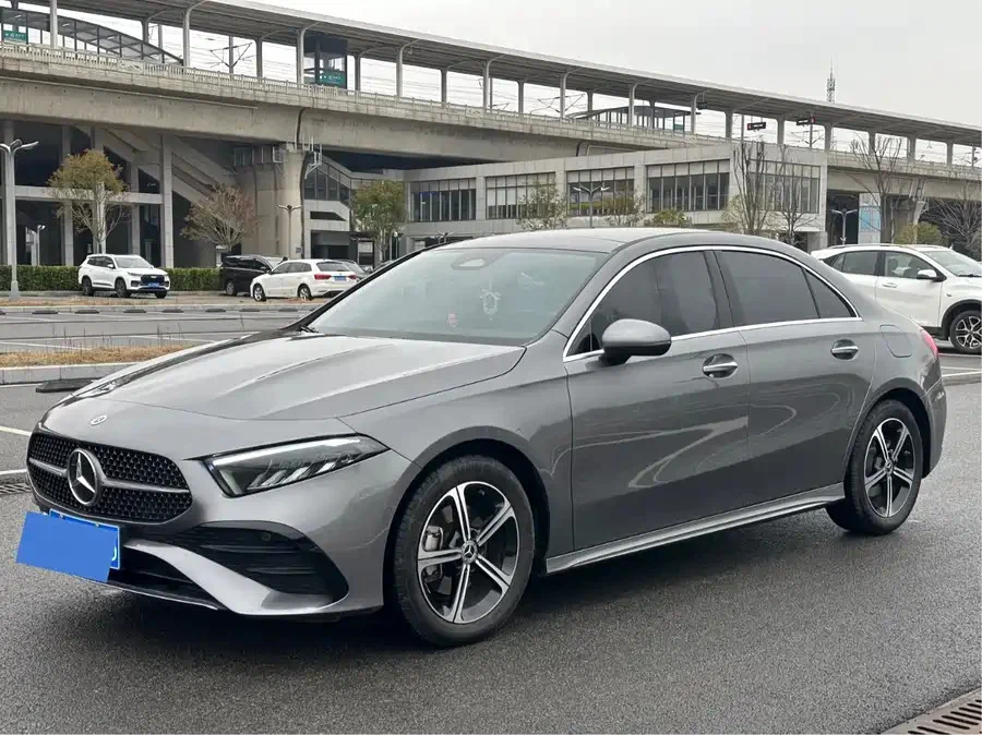 Mercedes-Benz A200L 2026 — топовая версия, 163 л.с., 3 990 000 ₽ под ключ