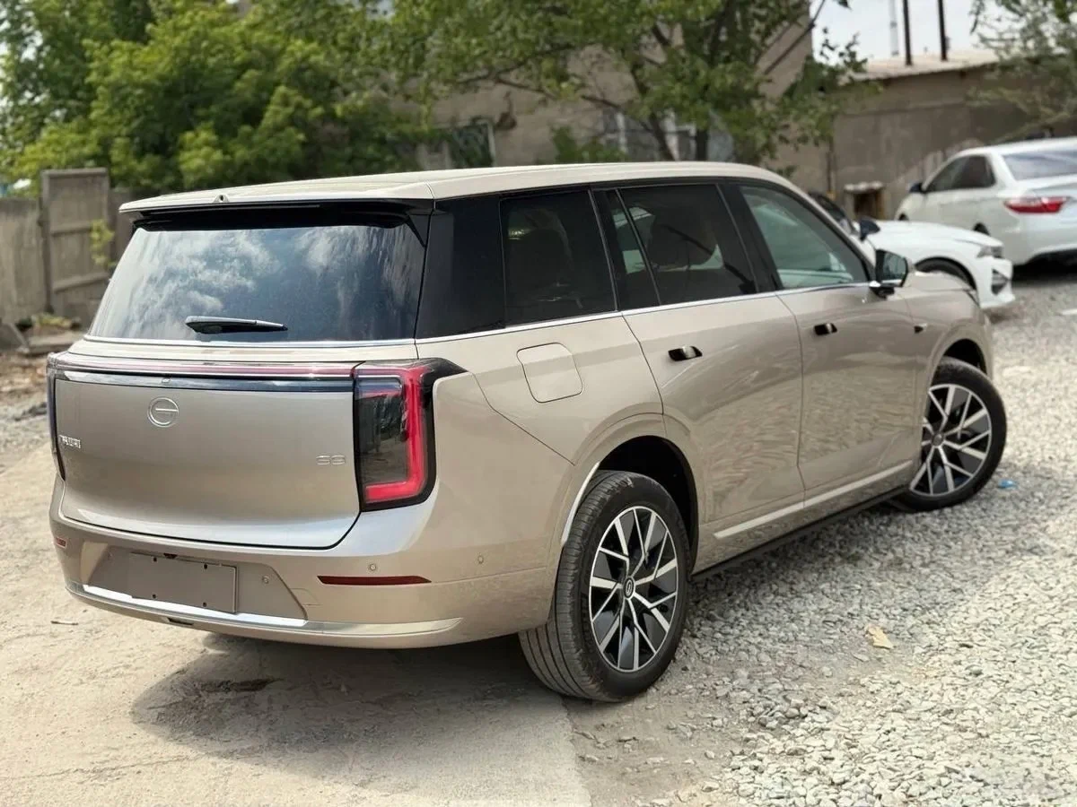 GAC Trumpchi S9 в профиль — кузов длиной более 5 метров, три ряда сидений