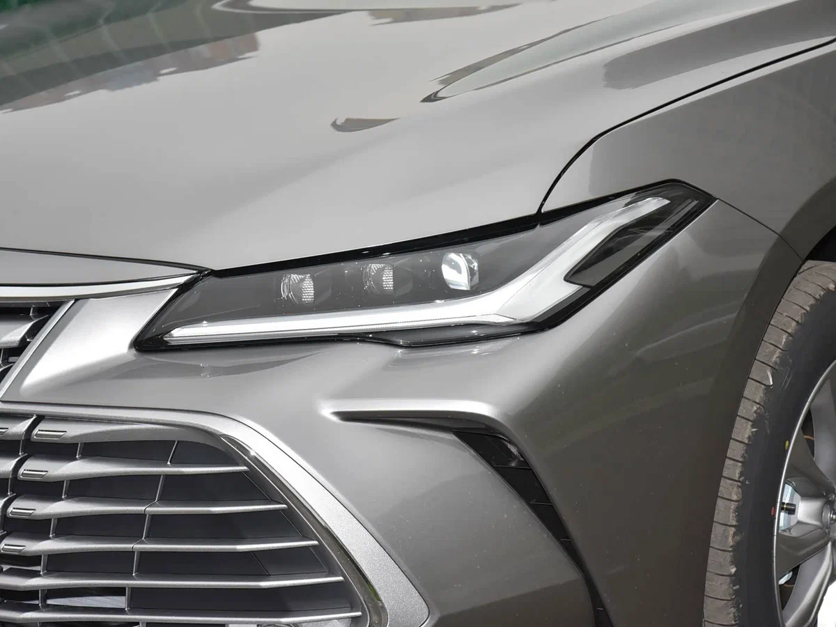 Toyota Avalon 2026 из карточки каталога — седан бизнес-класса, выпускаемый для Китая