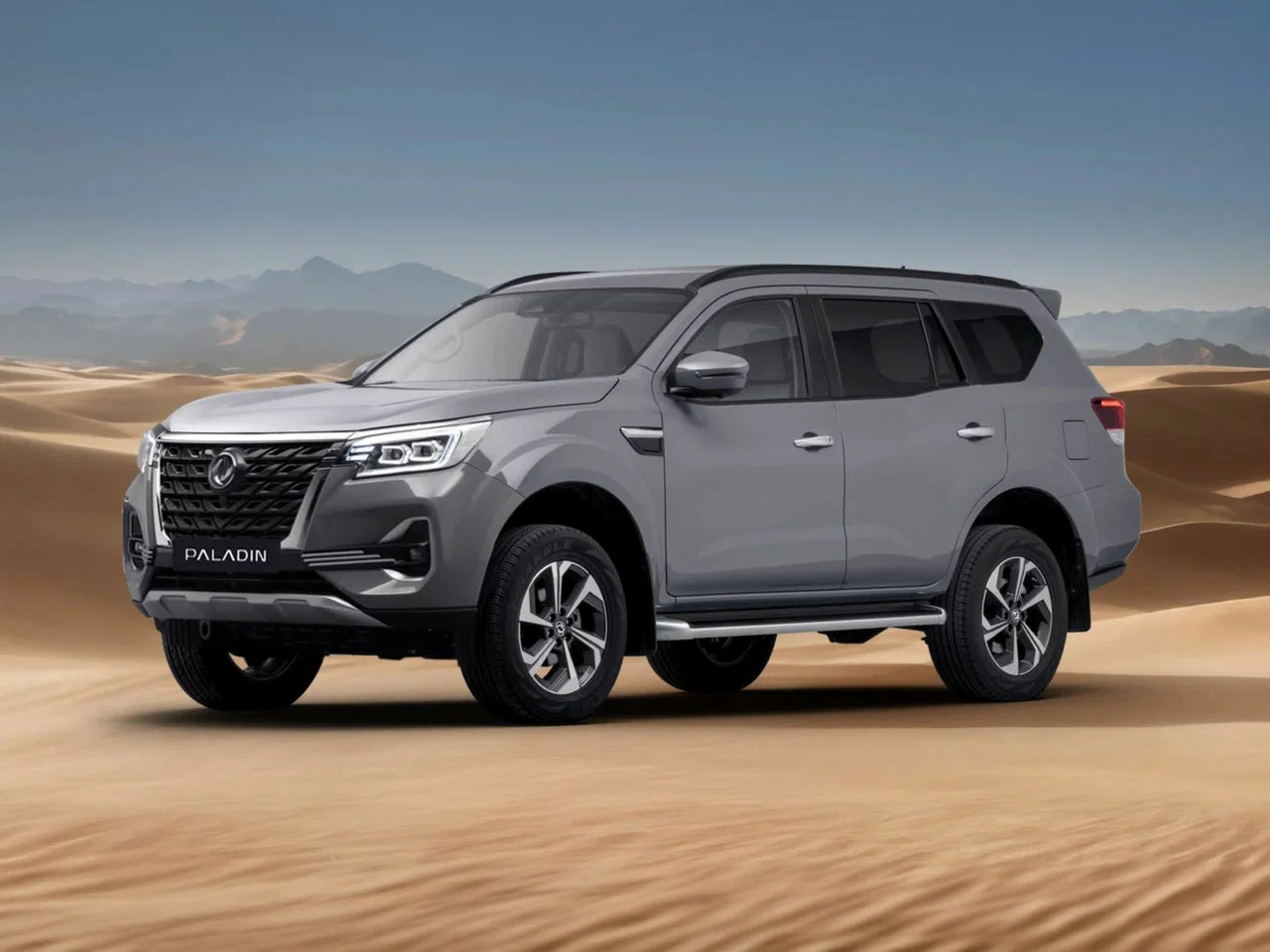 Dongfeng Paladin — табличка «PALADIN» на переднем бампере