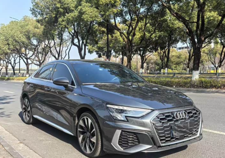Audi A3 2024 — салон, один владелец, пробег 10 800 км